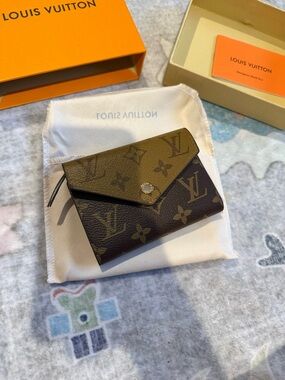 L v Two-Tone Monogram Envelope Wallet - Brown